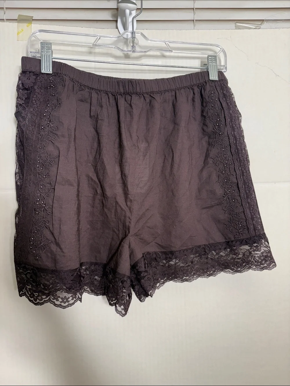 Mango Women's Lace-Trim High-Waist Shorts STRAIGHT SHORTS WITH LACE DETAIL 1386